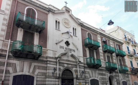 Bari, la misteriosa chiesa di via Garruba: chiusa da anni non si sa a chi appartenga